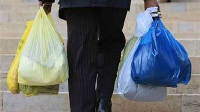 علماء.. كورونا لا ينتقل عبر المنتجات البلاستيكية