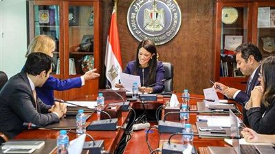 وزيرة التعاون الدولي تبحث تعزيز التعاون الثنائي مع مسئولي شركة 