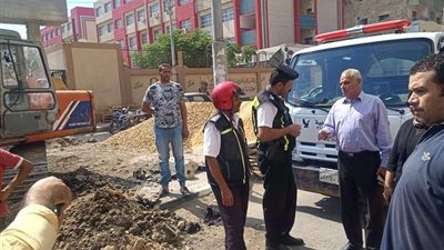 متابعه إنشاء خط مياه الشرب لمجمع مدارس الجلاء