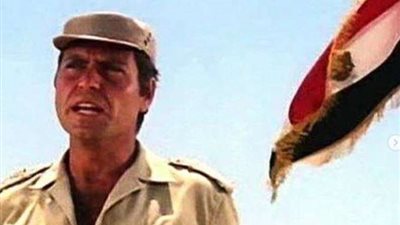 حسين فهمي ينشر صور من كواليس فيلم 