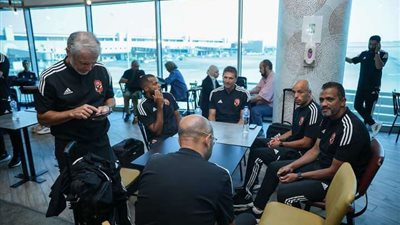 بعثة الأهلي تصل مطار القاهرة استعدادا للسفر إلى تونس لمواجهة الاتحاد المنيستيري