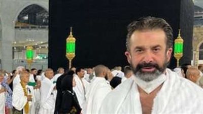 كريم عبدالعزيز من أمام الكعبة: تقبل الله منا ومنكم صالح الأعمال