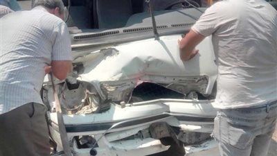 بالأسماء.. إصابة 6 أشخاص في حادث تصادم سيارة بعامود إنارة بأسيوط