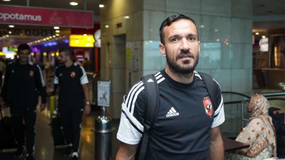 بعثة الأهلي تصل فندق الإقامة بتونس