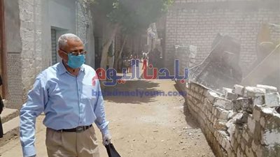 إزالة 18 حالة تعد وبناء مخالف بمركز سمالوط بالمنيا