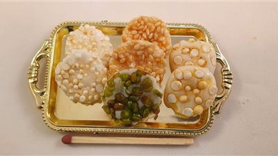 دينا لـ بلدنا اليوم: عملت حلاوة المولد من عجينة الملح والسيراميك.. كأنها حقيقية