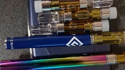 إحباط محاولتي تهريب أسحلة بيضاء ومخدرات بمطار القاهرة الدولى