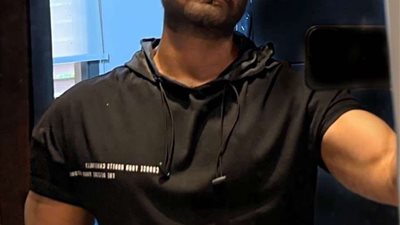 اوصيكم بكثرة الصلاة.. تامر حسني يحتفل بالمولد النبوي الشريف