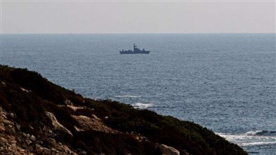 «السر في خط العوامات».. كواليس فشل صفقة الحدود البحرية بين لبنان وإسرائيل