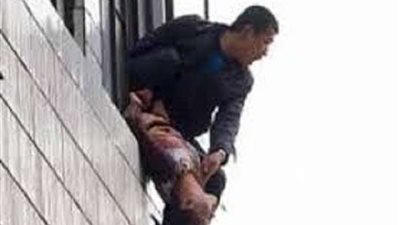 شخص يلقي بزوجته من الطابق الخامس بعد اشتباهه في إصابتها بكورونا.. (فيديو)