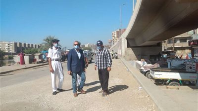 محافظ القليوبية يشن حملة لإزالة الإشغالات بمنطقة الكباري ببنها