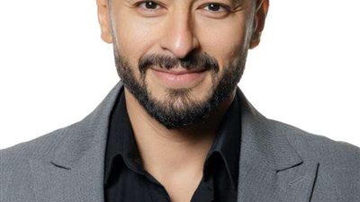 حمادة هلال يهنئ متابعيه بالمولد من المسجد النبوي الشريف