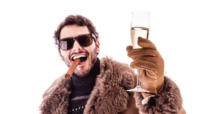 بالصدفة.. عامل بسيط يتحول مليونيراً في لحظة