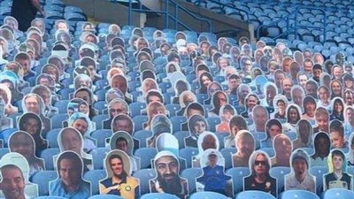 أول ظهور لزعيم القاعدة أسامة بن لادن في مدرجات الدوري الإنجليزي