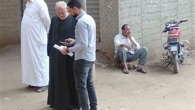 رغم التحذيرات.. تجمع أولياء أمور الطلاب أمام لجان الثانوية العامة بالقليوبية