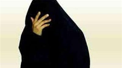 جريمة بشعة.. شاب يعتدي على والدته ويحرقها بالنار