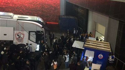 حافلة الزمالك تصل استاد برج العرب لمواجهة فلامبو