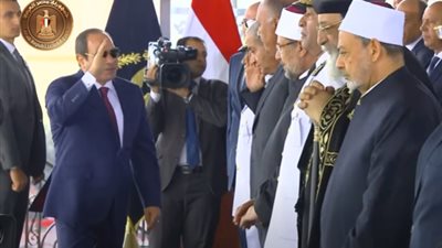 الرئيس السيسي يصل لمقر كلية الشرطة