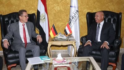 وزير النقل يستقبل السفير الالماني  بالقاهرة لبحث الموقف التنفيذي لعدد من المشروعات المشتركة