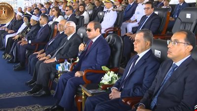 الرئيس السيسي يهنئ أسر خريجي كلية الشرطة