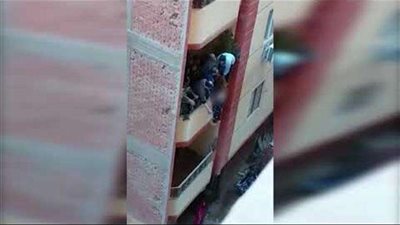 شاهد.. والد المتهم بإلقاء زوجته من الخامس: ابني بريء وعندنا شهود