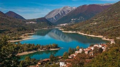 قرية إيطالية تقدم عروضا خيالية لجذب السائحين