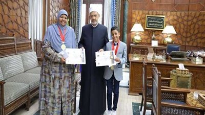 فضلية الإمام الأكبر  يكرم فريق الأزهر الذهبي