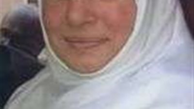 من المطار بملابس العمرة.. أحدث ظهور  لعبلة كامل بعد غياب