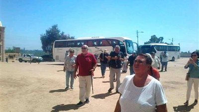 سوهاج تستقبل 54 سائح أجنبي لزيارة المناطق السياحية والأثرية