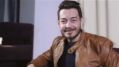 أحمد زاهر يشارك جمهوره في أحدث ظهور له من مهرجان الشارقة السينمائي