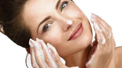 حاربي شيخوخة البشرة المبكرة بـ 4 خطوات