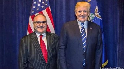 حبس مستشار ترامب بتهم تتعلق بممارسة الجنس مع الأطفال