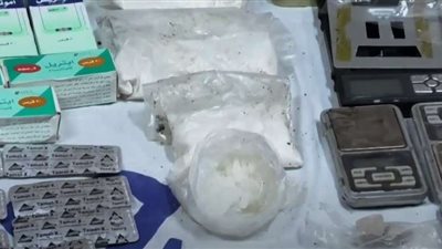 الأجهزة الأمنية تداهم بؤرة إجرامية لتجارة الشابو فى أسيوط | صور