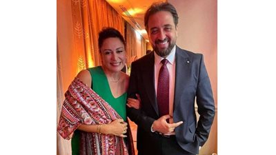 مذهولة من سرعة الانتشار .. منى عراقي تعلن زواجها من الدكتور أيمن رشوان