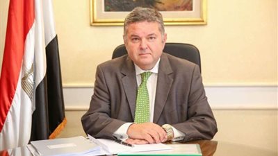 وزير قطاع الأعمال يكشف التفاصيل الكاملة لإنتاج أول سيارة مصرية كهربائية (فيديو)