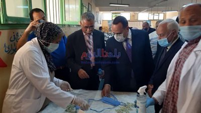 محافظ شمال سيناء يفتتح أول خط لإنتاج الكمامات في المحافظة