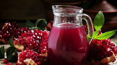 طريقة عمل عصير الرمان في المنزل.. يعالج الأنيميا