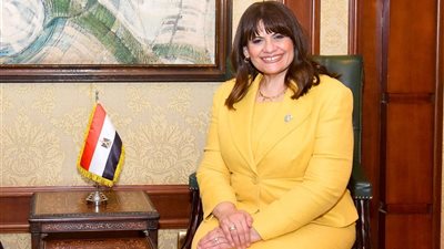 شروط وتفاصيل إعفاء سيارات المصريين بالخارج من الجمارك مقابل وديعة بنكية بالدولار.. فيديو