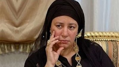 أشرف زكي يكشف حقيقة اعتزال عبلة كامل الفن (فيديو)