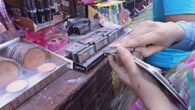 إعدام 1027 عبوة مستحضرات تجميل مجهولة بالقاهرة