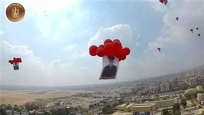صور الشهداء تزين سماء الاحتفال بتخريج طلبة الكليات الحربية
