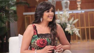 ياسمين عبد العزيز تحذر متابعيها من حساب مزيف.. صورة