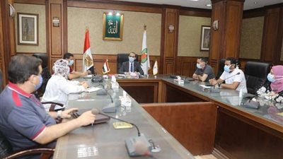 نائب محافظ سوهاج يناقش خطة عمل مبادرة حياة كريمة