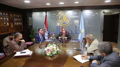 محافظ كفرالشيخ يناقش تنمية مشروعات الثروة الحيوانية