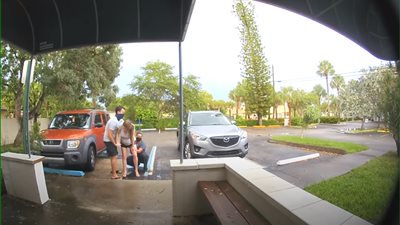 أغرب حالة ولادة.. سيدة تلد وهى تقف فى الشارع