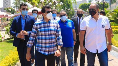 في زيارة مفاجئة.. وزير الرياضة يتفقد الإجراءات الاحترازية في النادي الأهلي