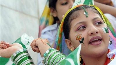 بسبب رقصة غير محتشمة.. هندي يعتدي على راقصة في أحد الأفراح