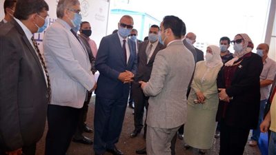 محافظ القليوبية ورئيس جامعة بنها يفتتحان خدمة 