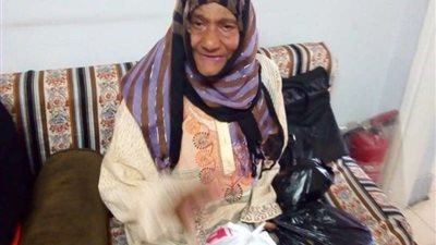 القباج توجه بإنقاذ سيدة مسنة تخلى عنها ابنها وتركها في الشارع بلا مأوى
