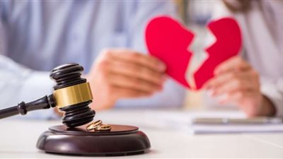 الإفتاء تكشف الحكم الشرعي لإبلاغ الزوجة زوجها بقرار الخُلع
